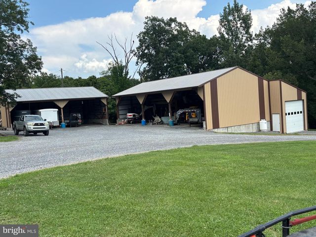 55 FAIRFAX CORNER RD, Cabins, WV 26855