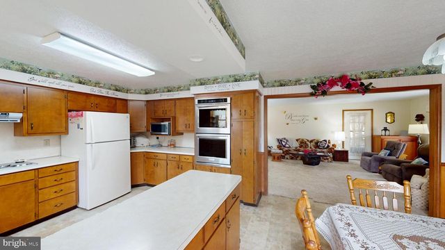 55 FAIRFAX CORNER RD, Cabins, WV 26855