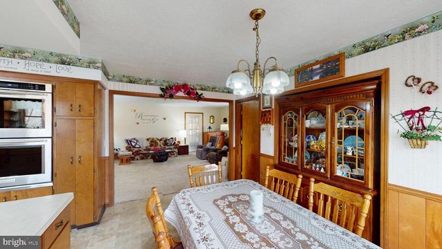 55 FAIRFAX CORNER RD, Cabins, WV 26855