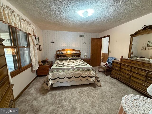 55 FAIRFAX CORNER RD, Cabins, WV 26855