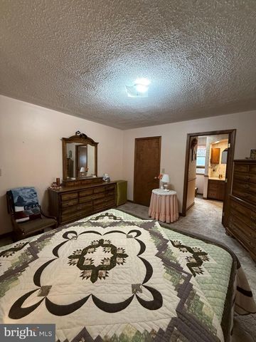 55 FAIRFAX CORNER RD, Cabins, WV 26855