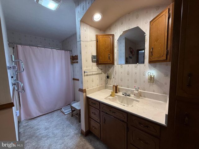 55 FAIRFAX CORNER RD, Cabins, WV 26855