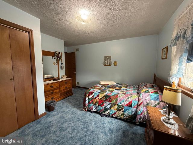 55 FAIRFAX CORNER RD, Cabins, WV 26855