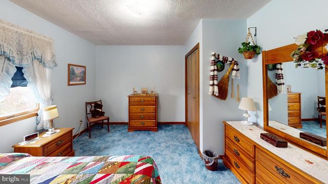 55 FAIRFAX CORNER RD, Cabins, WV 26855