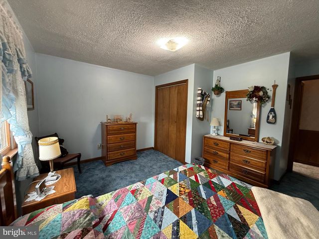 55 FAIRFAX CORNER RD, Cabins, WV 26855