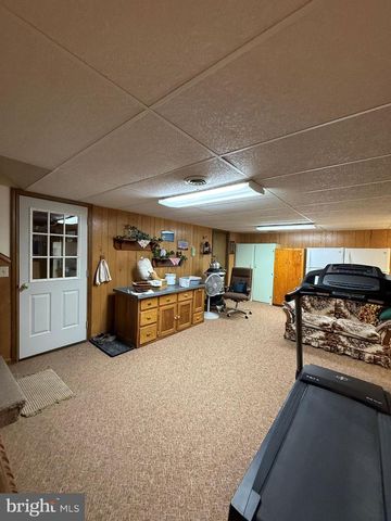 55 FAIRFAX CORNER RD, Cabins, WV 26855