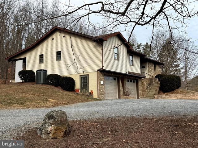 55 FAIRFAX CORNER RD, Cabins, WV 26855