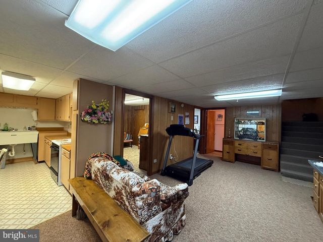 55 FAIRFAX CORNER RD, Cabins, WV 26855