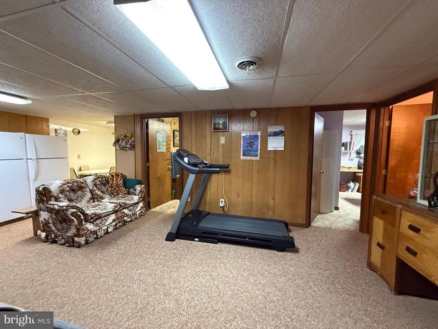 55 FAIRFAX CORNER RD, Cabins, WV 26855