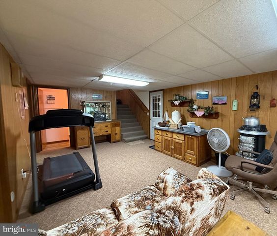 55 FAIRFAX CORNER RD, Cabins, WV 26855