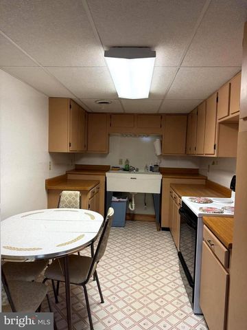 55 FAIRFAX CORNER RD, Cabins, WV 26855