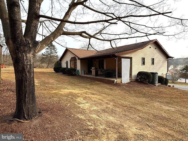 55 FAIRFAX CORNER RD, Cabins, WV 26855