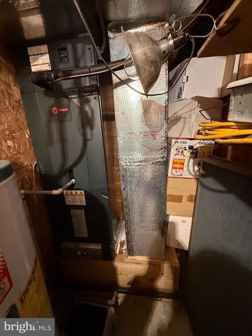 55 FAIRFAX CORNER RD, Cabins, WV 26855