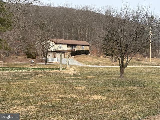 55 FAIRFAX CORNER RD, Cabins, WV 26855