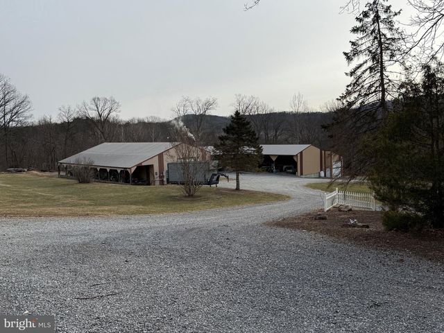 55 FAIRFAX CORNER RD, Cabins, WV 26855