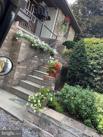 55 FAIRFAX CORNER RD, Cabins, WV 26855