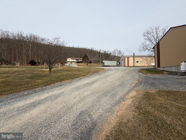 55 FAIRFAX CORNER RD, Cabins, WV 26855
