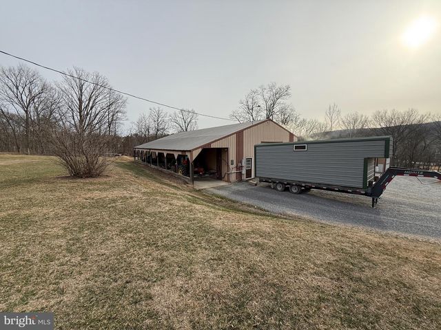 55 FAIRFAX CORNER RD, Cabins, WV 26855