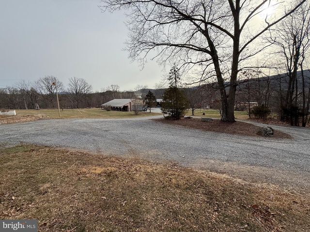 55 FAIRFAX CORNER RD, Cabins, WV 26855