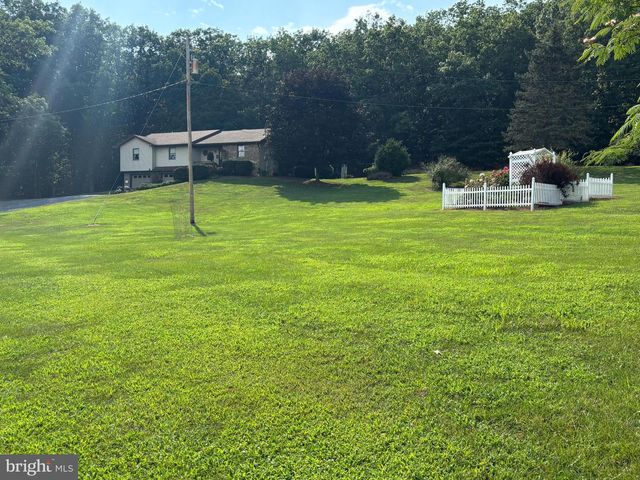 55 FAIRFAX CORNER RD, Cabins, WV 26855