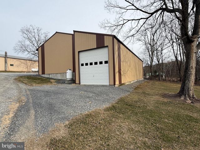 55 FAIRFAX CORNER RD, Cabins, WV 26855