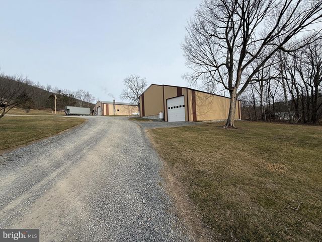 55 FAIRFAX CORNER RD, Cabins, WV 26855