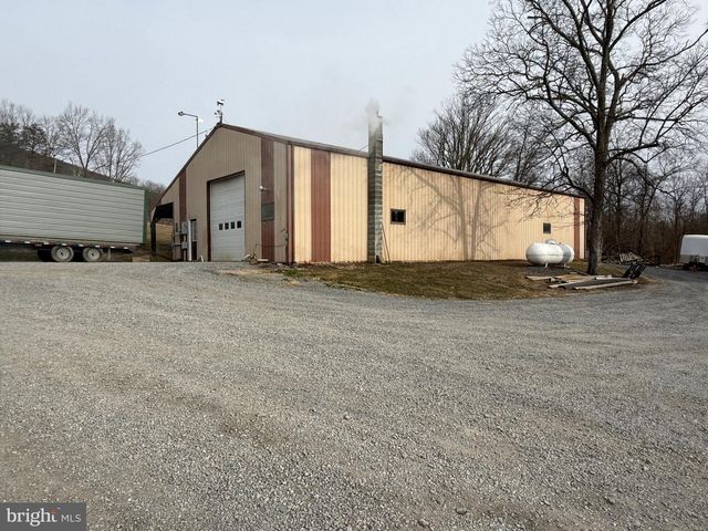 55 FAIRFAX CORNER RD, Cabins, WV 26855