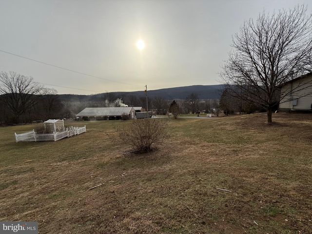 55 FAIRFAX CORNER RD, Cabins, WV 26855