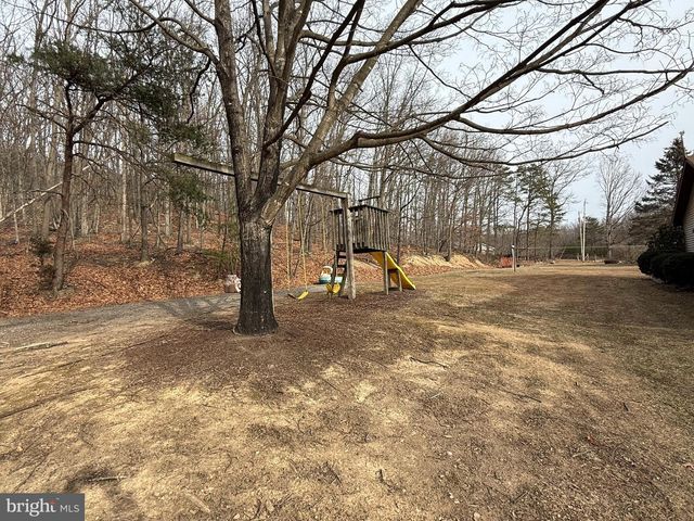 55 FAIRFAX CORNER RD, Cabins, WV 26855