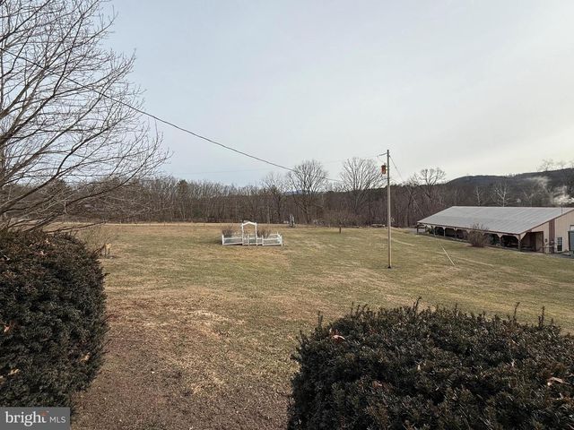 55 FAIRFAX CORNER RD, Cabins, WV 26855