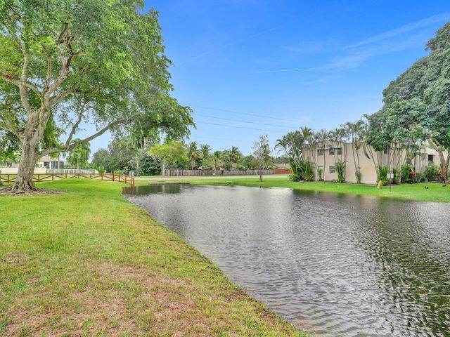 3747 E Valley Green Drive 76, Davie, FL 33328