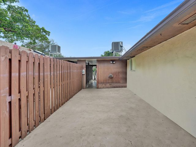 3747 E Valley Green Drive 76, Davie, FL 33328