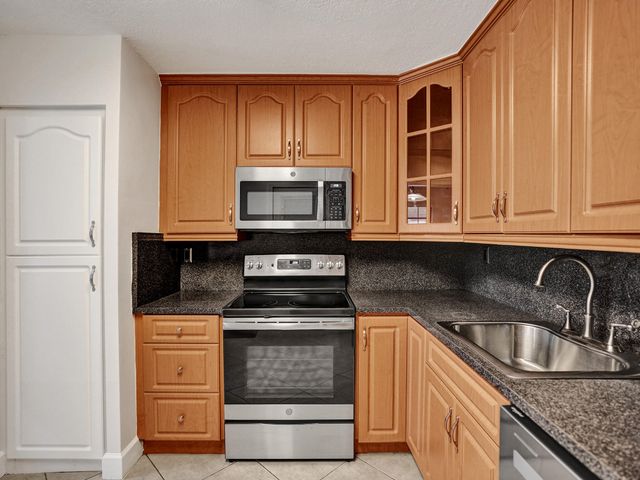 3747 E Valley Green Drive 76, Davie, FL 33328