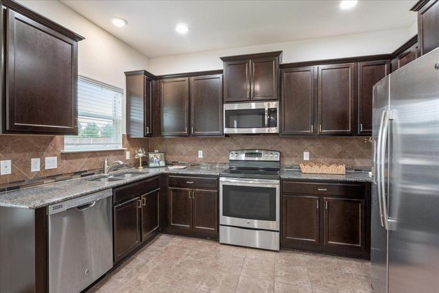 240 Foster LN, Jarrell, TX 76537