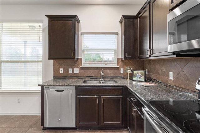 240 Foster LN, Jarrell, TX 76537