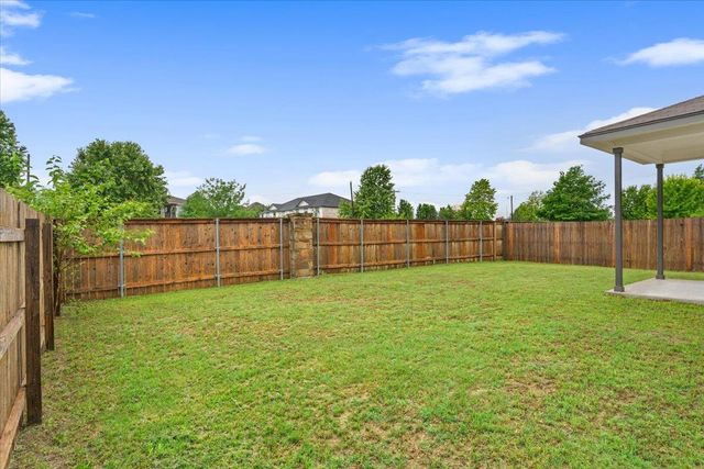 240 Foster LN, Jarrell, TX 76537