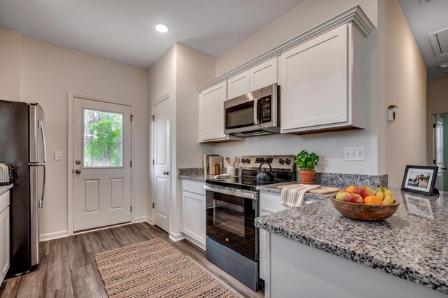 627 Muster Field Ct., Conway, SC 29526