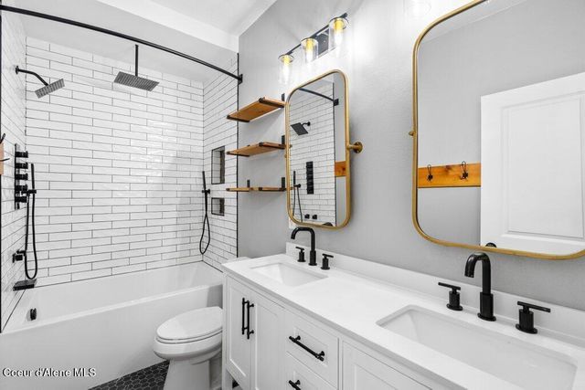 1366 N Brookhaven LN, Post Falls, ID 83854