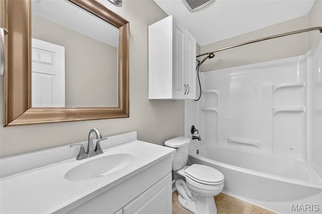 2972 Wheatfield Farms Drive, O'fallon, MO 63368