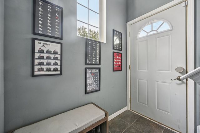 47 S Treehouse Lane, Round Lake, IL 60073