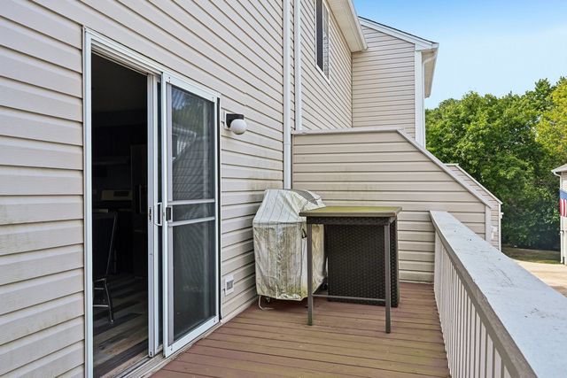 47 S Treehouse Lane, Round Lake, IL 60073