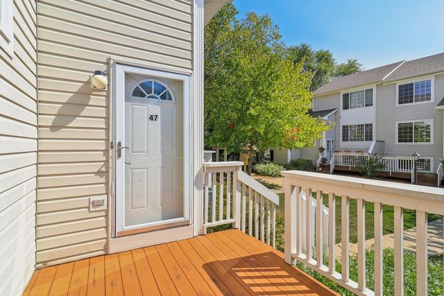 47 S Treehouse Lane, Round Lake, IL 60073