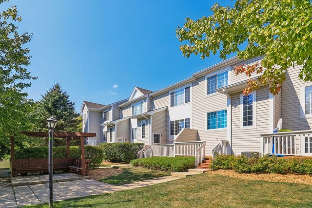 47 S Treehouse Lane, Round Lake, IL 60073