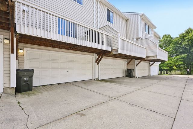 47 S Treehouse Lane, Round Lake, IL 60073