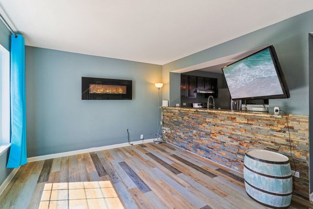 47 S Treehouse Lane, Round Lake, IL 60073