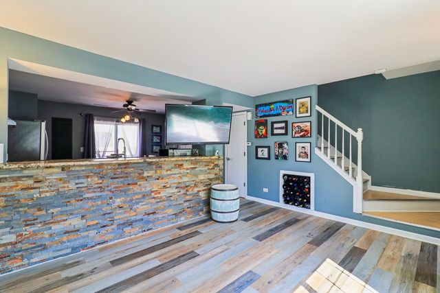 47 S Treehouse Lane, Round Lake, IL 60073