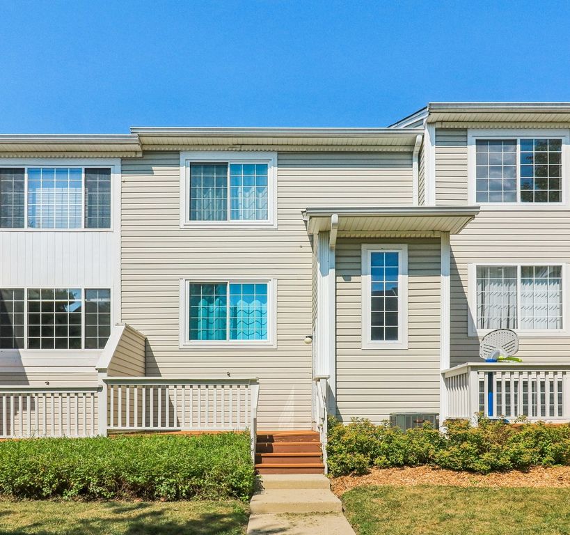 47 S Treehouse Lane, Round Lake, IL 60073