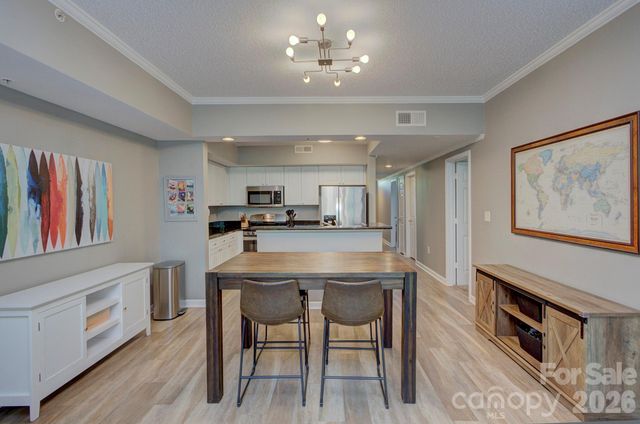405 W 7th Street 303, Charlotte, NC 28202
