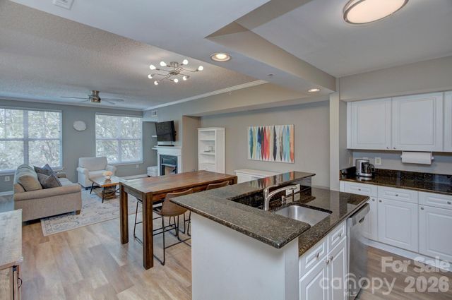 405 W 7th Street 303, Charlotte, NC 28202