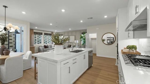 2038 Pyrenes Place, Santa Paula, CA 93060